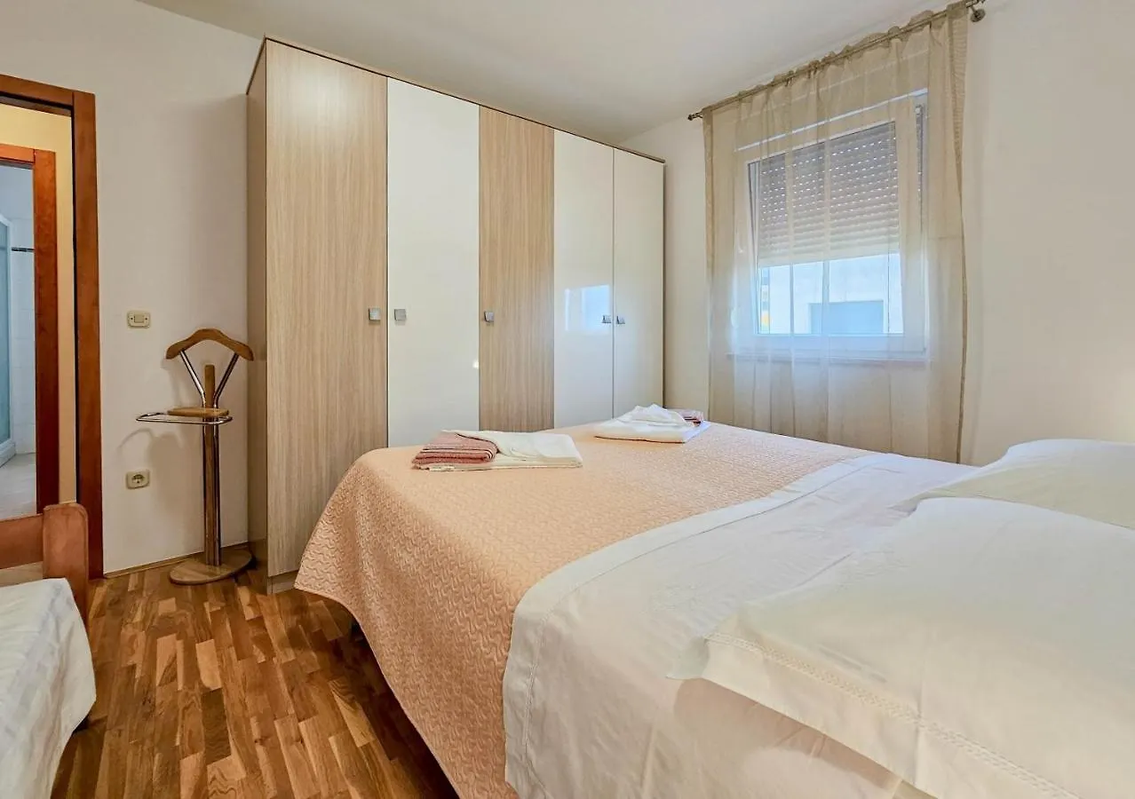 Apartment Ezia Novigrad