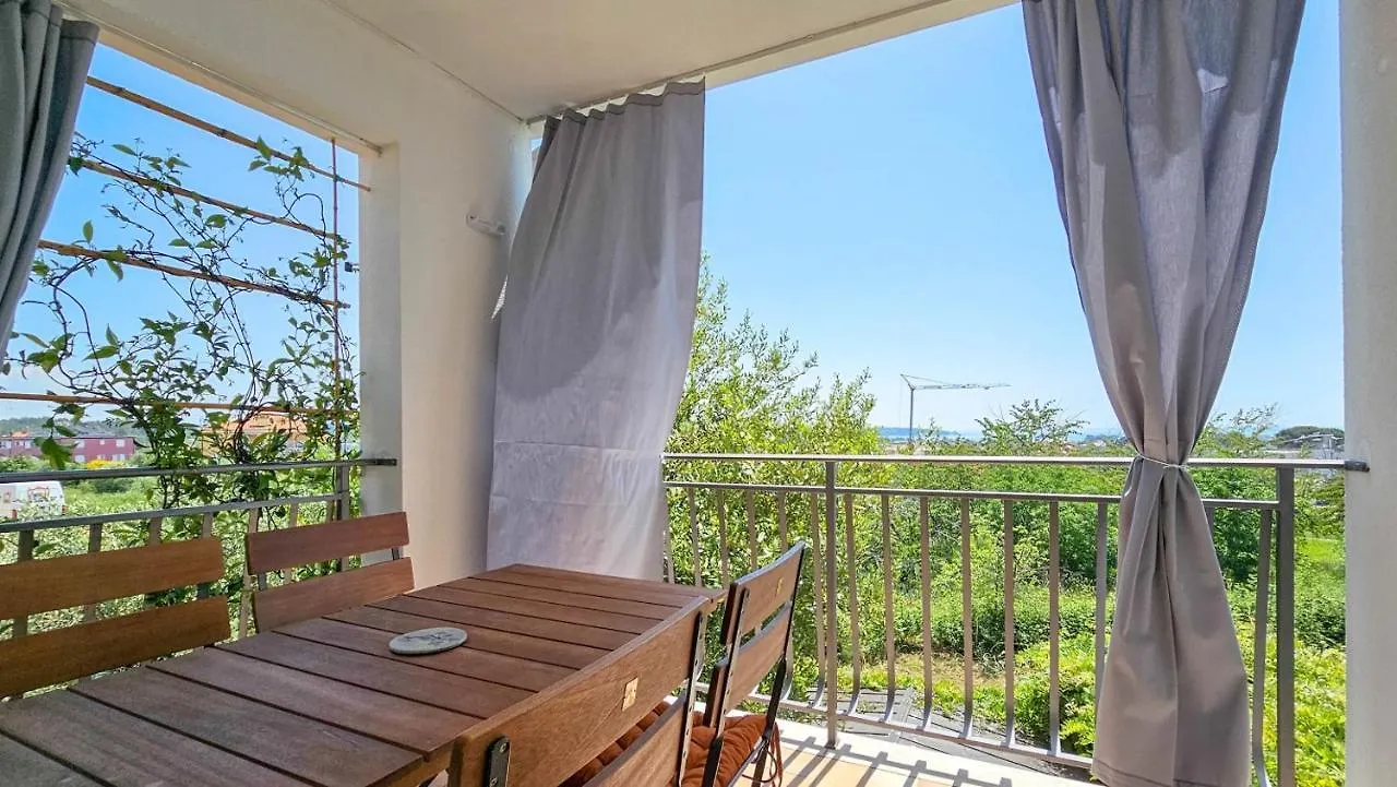 Apartment Ezia Novigrad